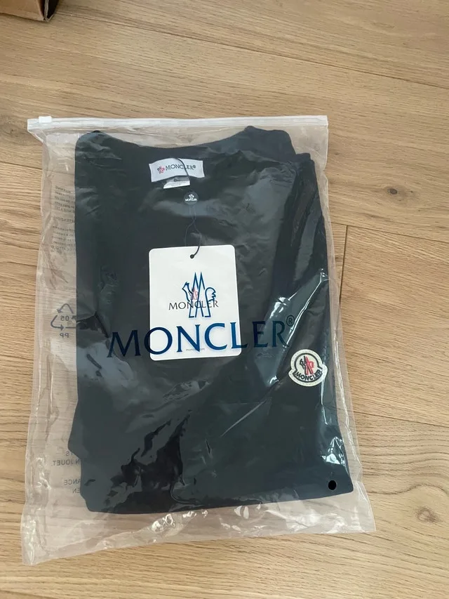 Moncler Long Sleeve image indicator(5)