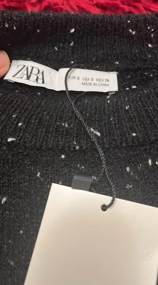 New- Zara women size small oversized sweater image indicator(3)