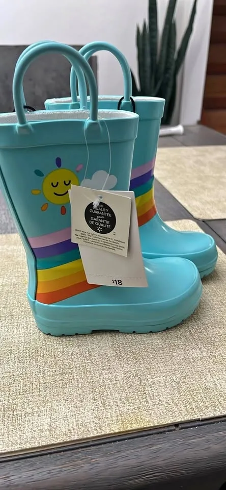 New- Toddler girl rainboot size 5