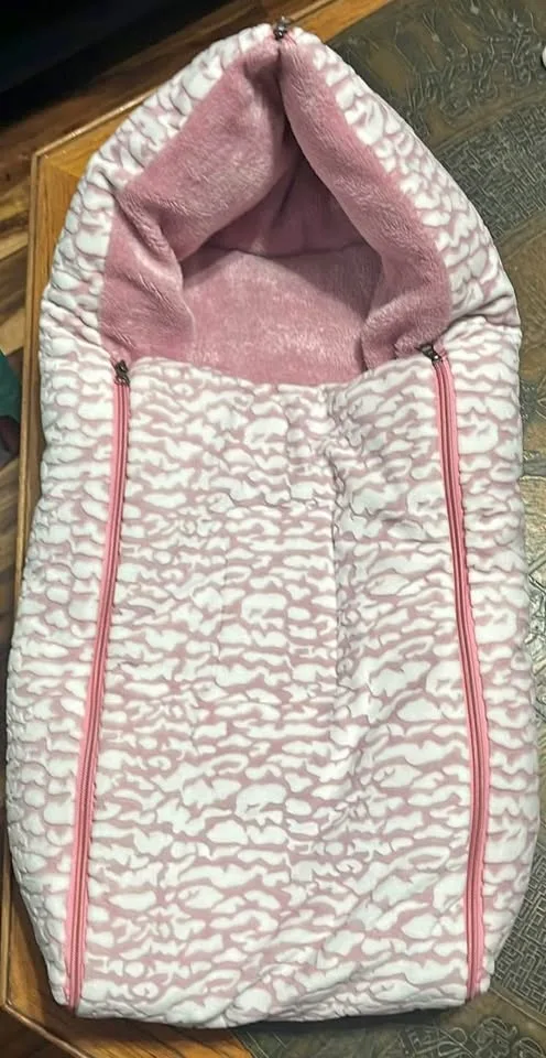 Baby sleeping bag/zipper blanket with hood