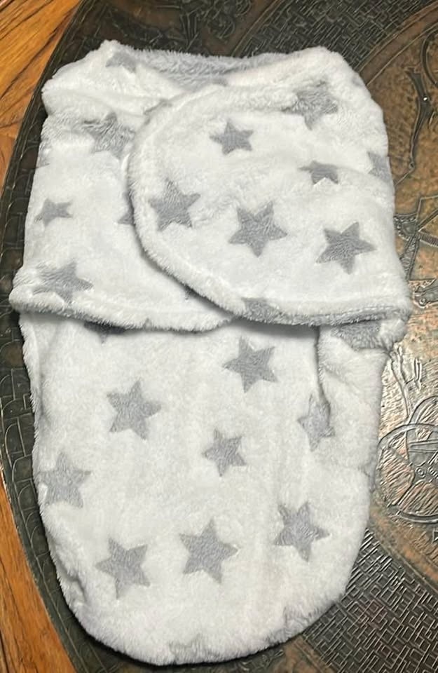 Baby swaddles blanket