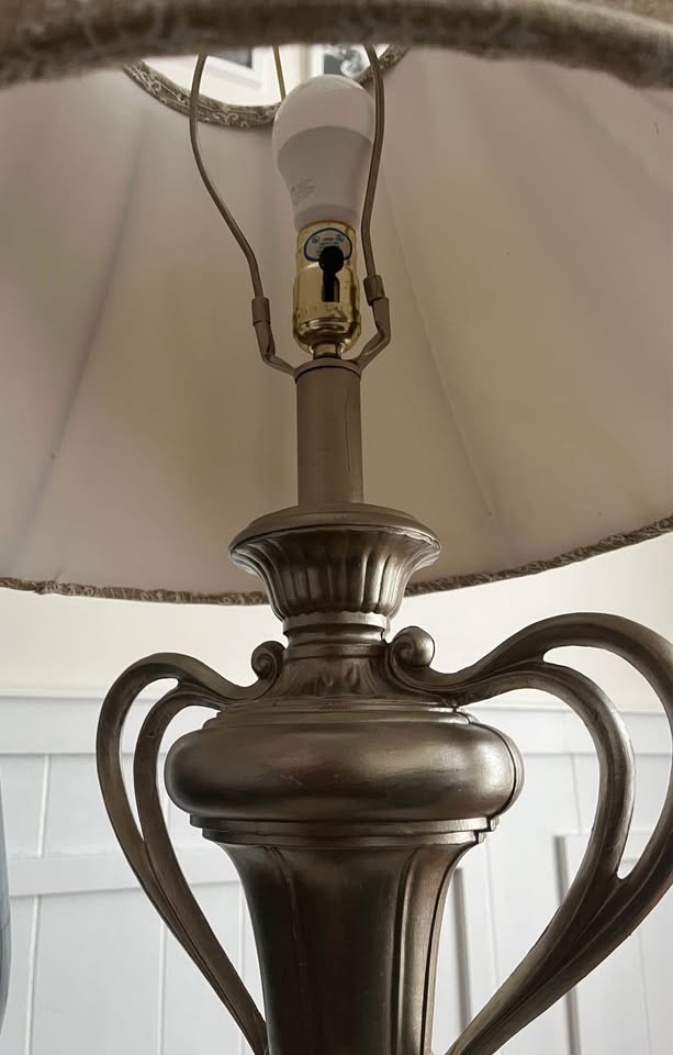 Champagne color heavy metal lamp 30” - photo 3