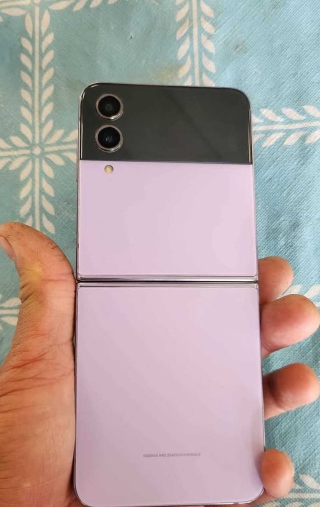 galaxy z flip 4 - photo 2