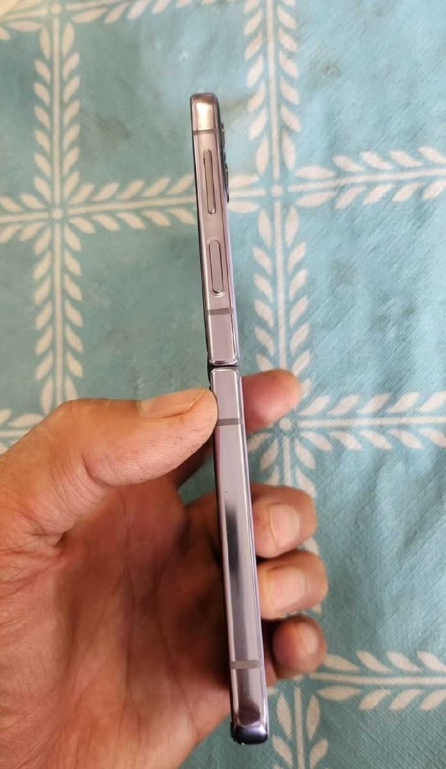 galaxy z flip 4 - photo 3