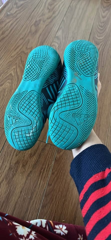 Adidas football shoes for kids size US 13K - photo 2