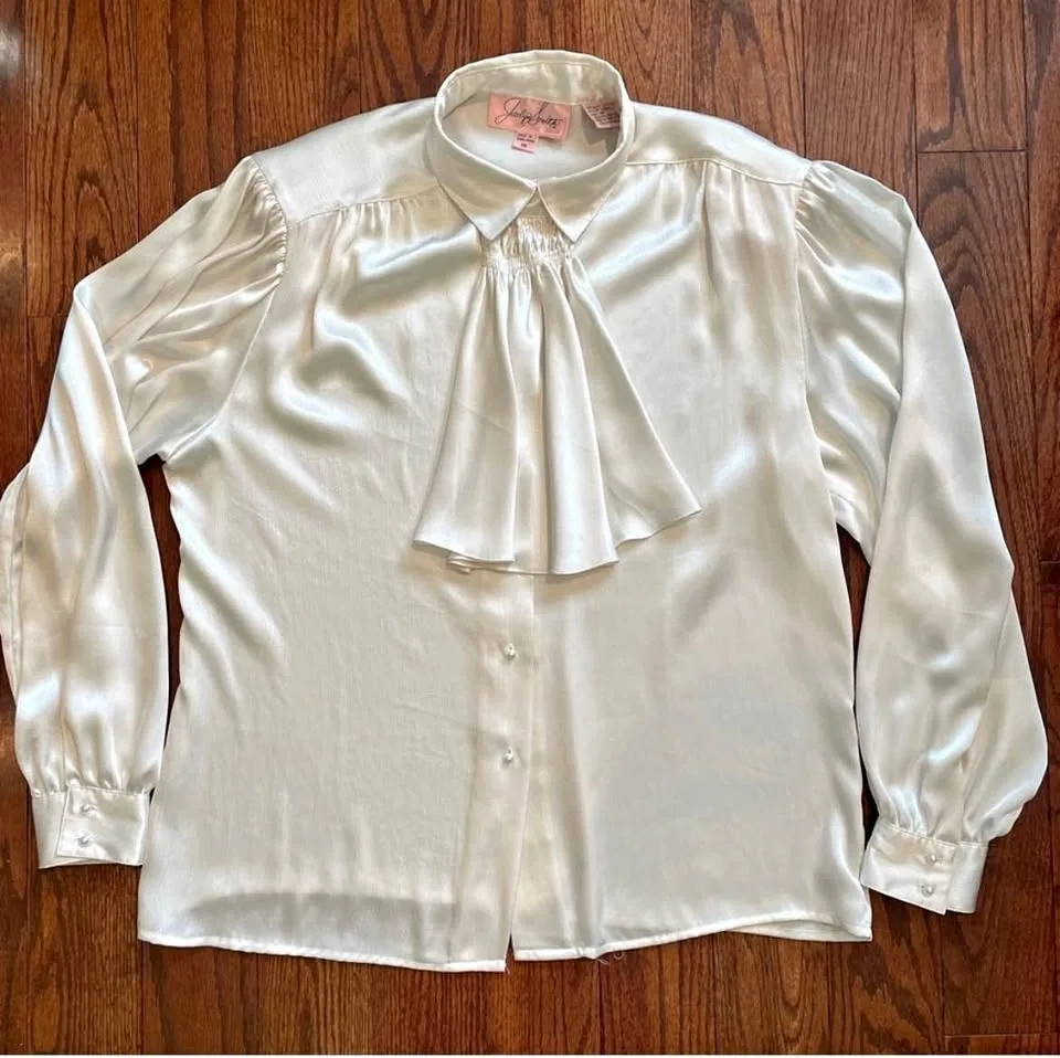 Vintage✨80s Jaclyn Smith Elegant Cream Blouse