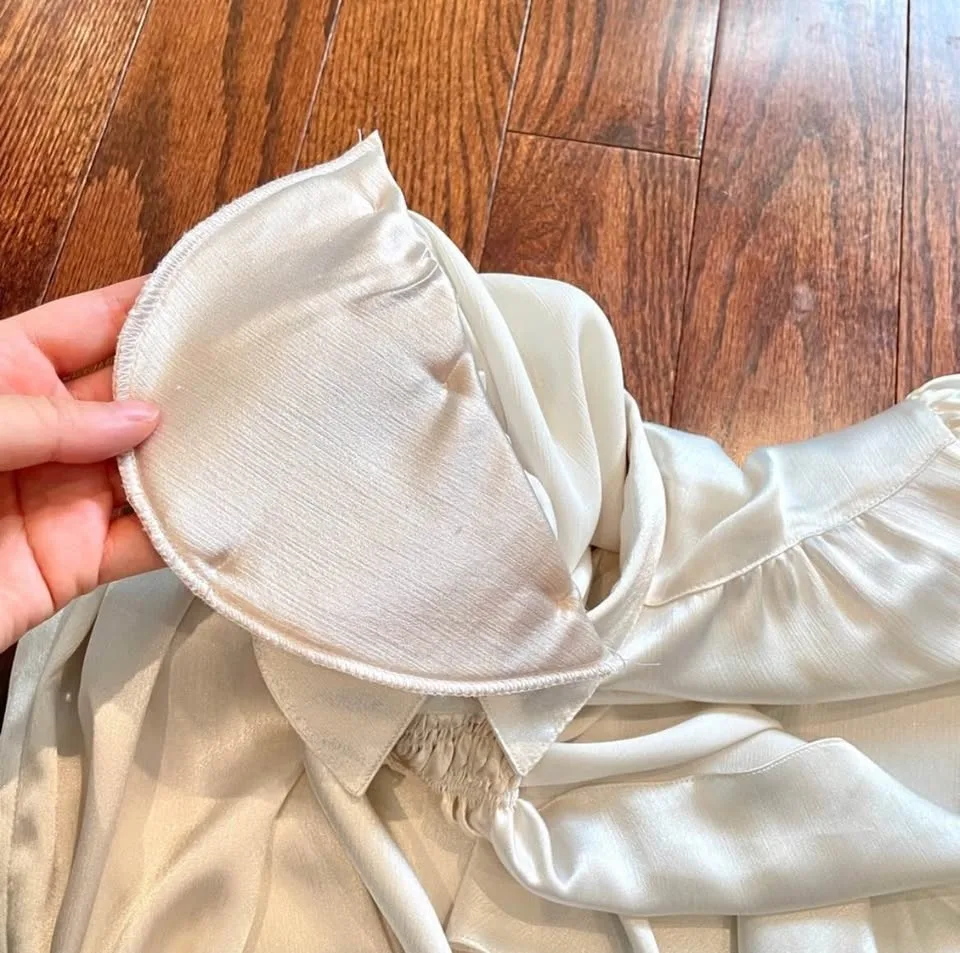 Vintage✨80s Jaclyn Smith Elegant Cream Blouse image indicator(9)