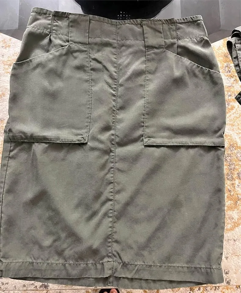 Reitmans skirt - small