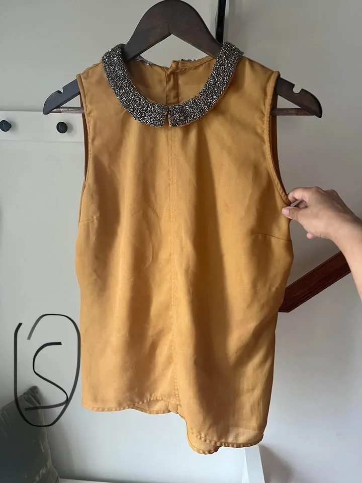 Used tops - size small image indicator(2)