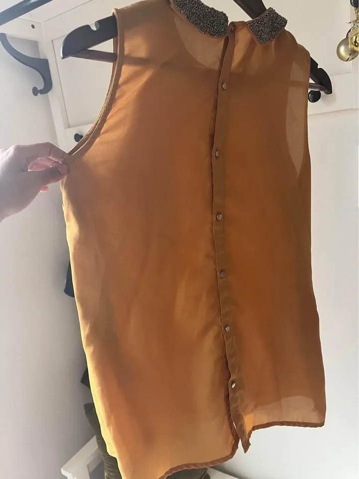 Used tops - size small image indicator(3)