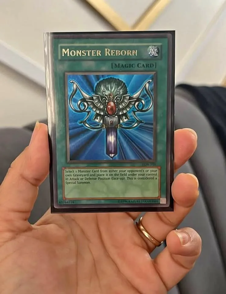 Monster Reborn Magic card - collectable