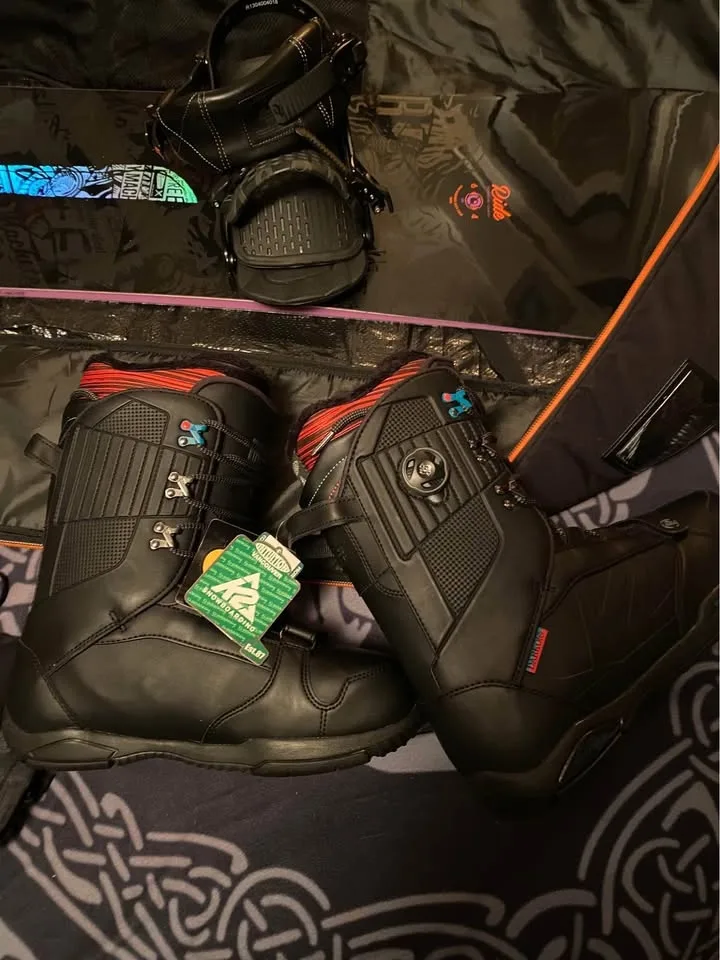 SNOWBOARD BRAND NEW SET UP/ Sharpened /Waxed READY TO SHRED. image indicator(9)