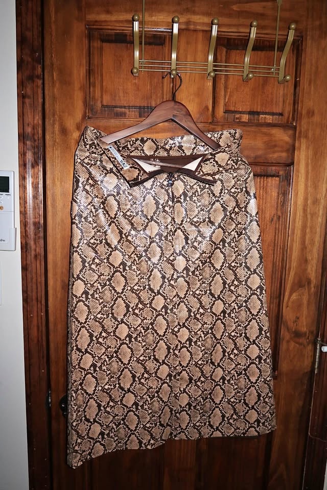 Zara Women Skirt (Size M)