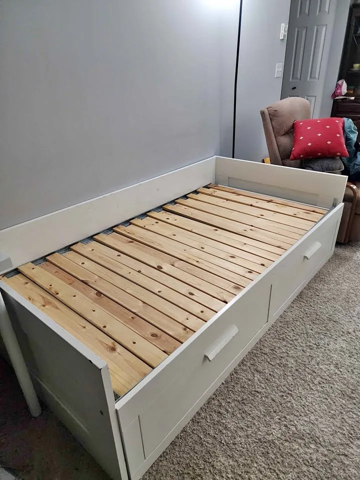White Daybed with 2 Drawers