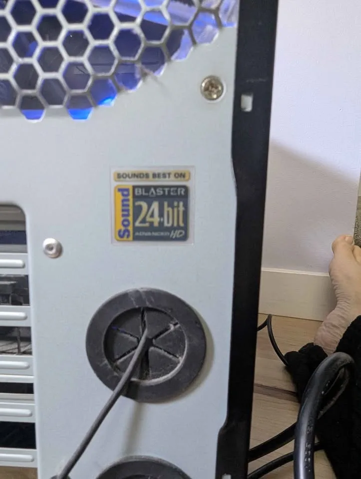 Gaming computer for use or upgrade image indicator(7)