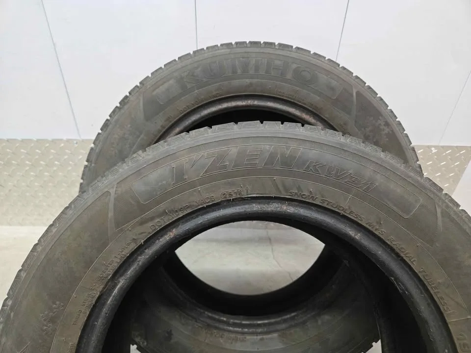 Winter Tire Set- 195/65R15 image indicator(8)