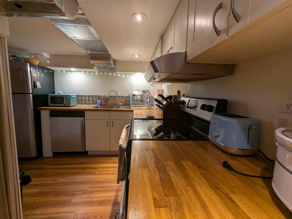 1 Bed 1 Bath - Apartment - photo 3