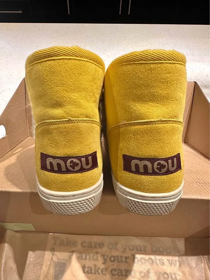 MOU boots size 7