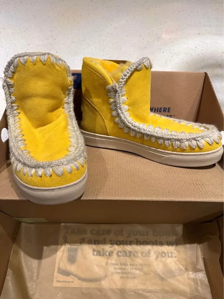 MOU boots size 7 image indicator(2)