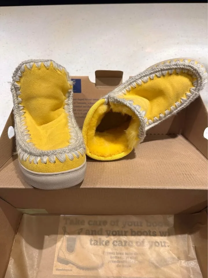 MOU boots size 7 image indicator(3)