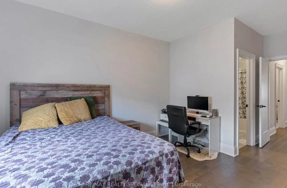 Private room for rent image indicator(4)