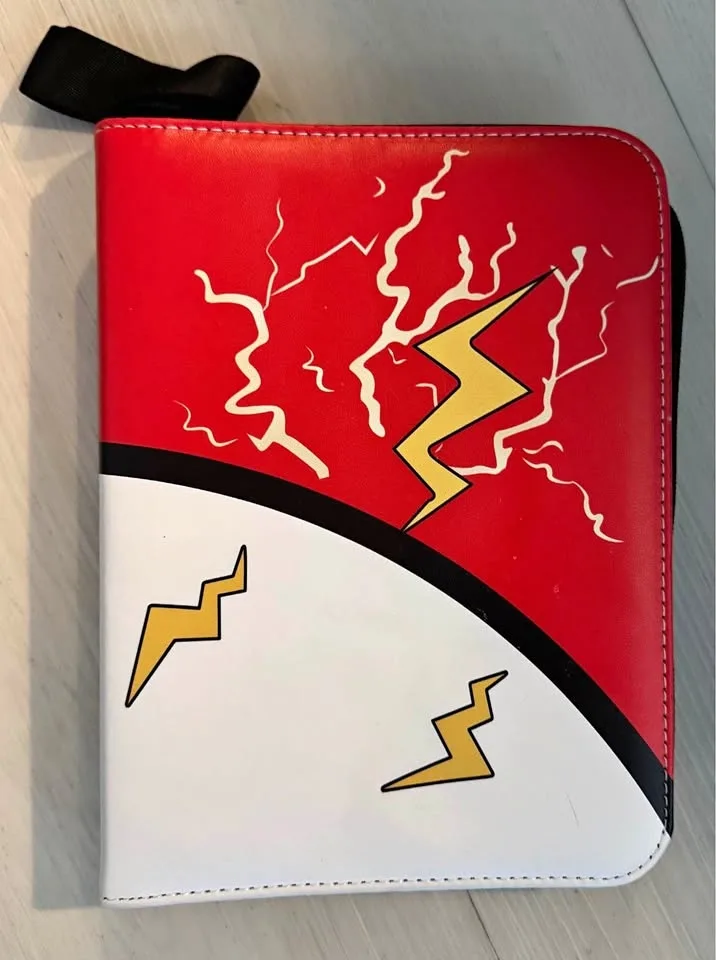 200 card Filled Pokemon card binder