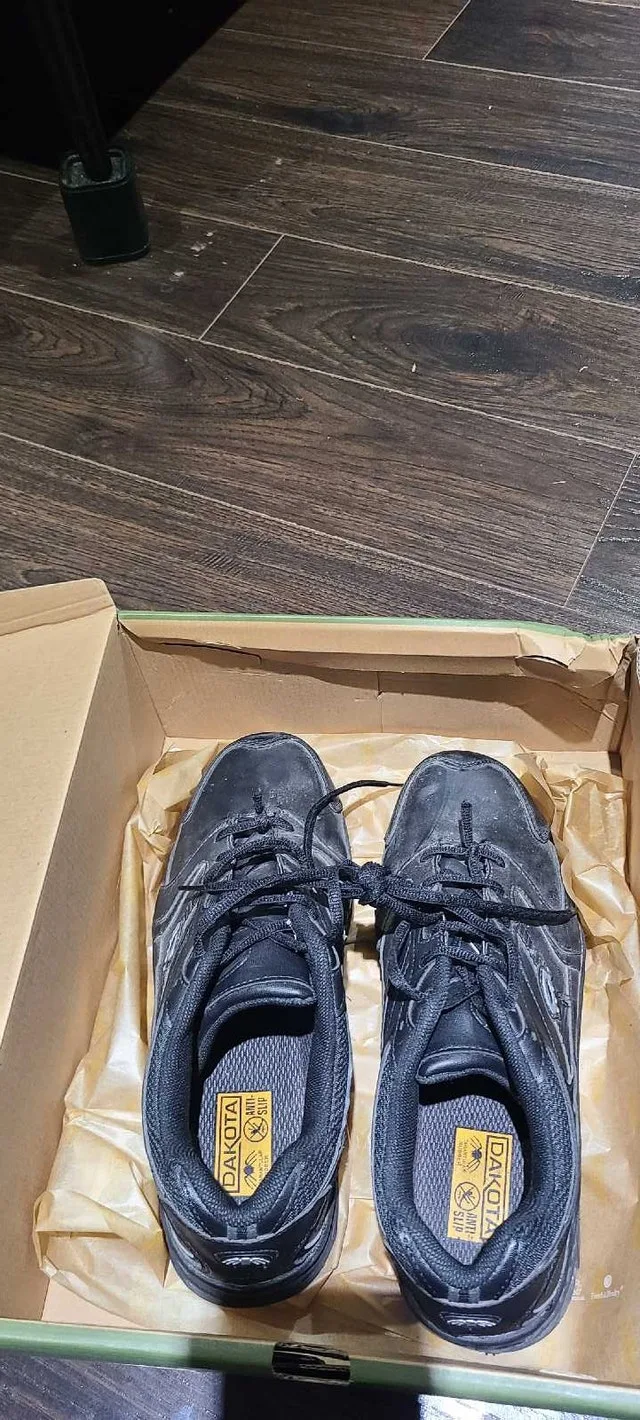 Strong like new Steel toe work boot for men! size