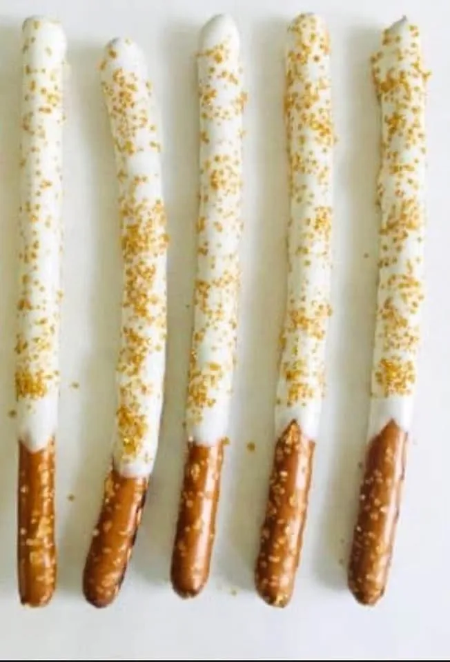Chocolate Dipped Pretzel Rods