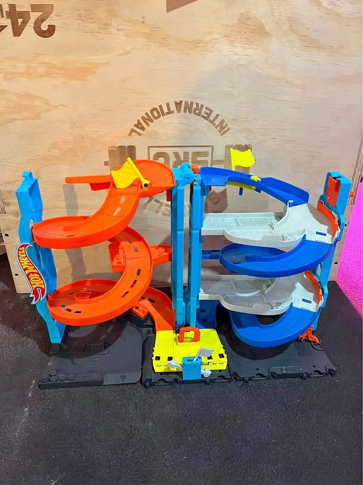 HotWheels city transforming race track