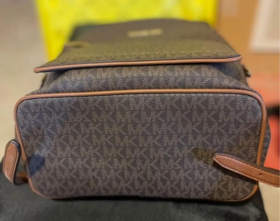 Michael Kors Backpack image indicator(2)