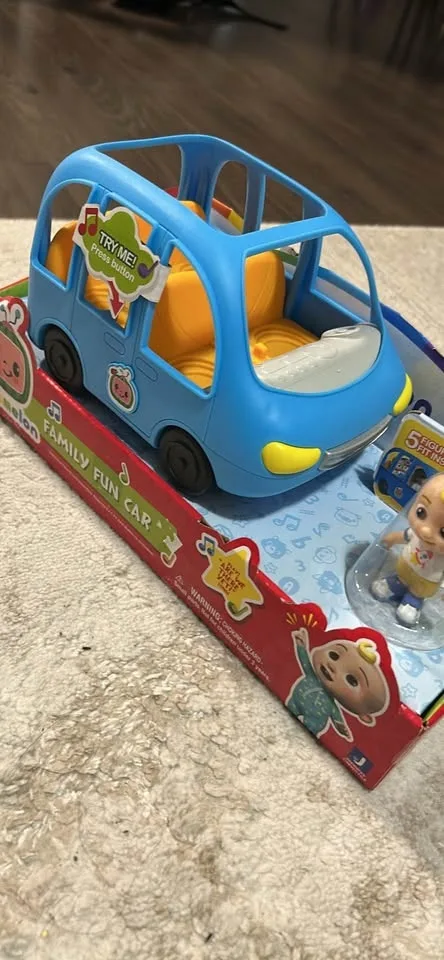 BRAND NEW Cocomelon Family Fun Car image indicator(2)