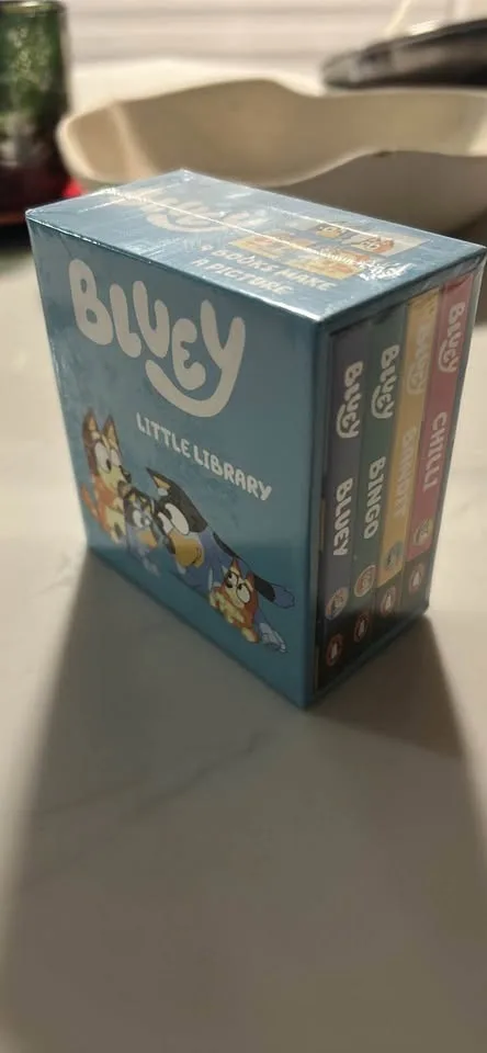 Brand New Bluey Little Library set image indicator(4)