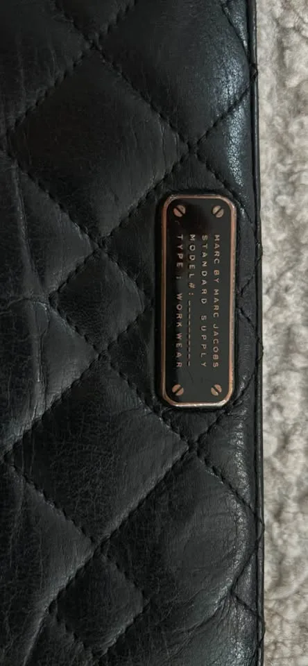 Marc Jacob’s Wallet image indicator(2)