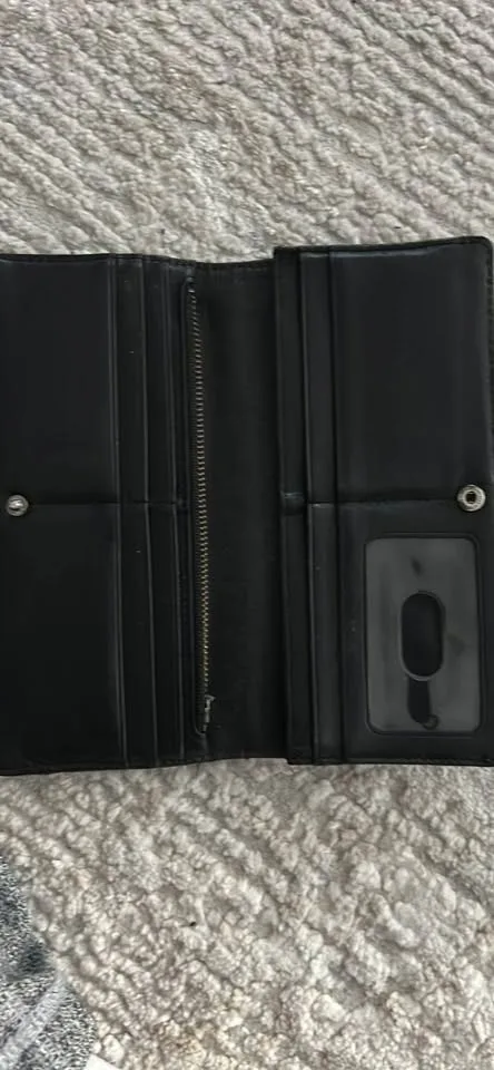 Marc Jacob’s Wallet image indicator(3)