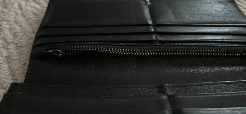 Marc Jacob’s Wallet image indicator(4)