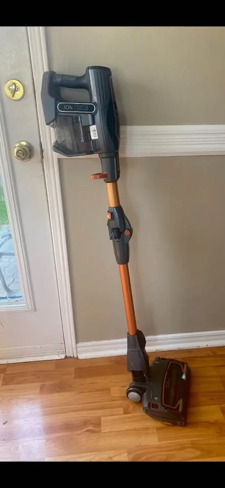 Shark Handheld Vacuum Unit: The motor, dust cup, and handle image indicator(7)