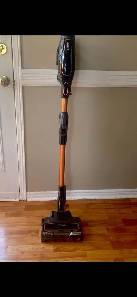 Shark Handheld Vacuum Unit: The motor, dust cup, and handle image indicator(8)