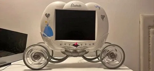 HANNSPREE Cinderella's Carriage LCD TV