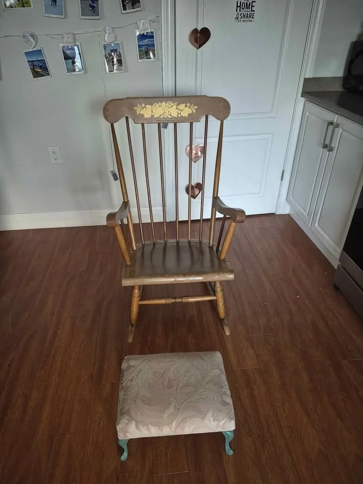 Rocking chair with foot rest image indicator(2)