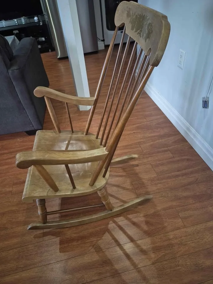 Rocking chair with foot rest image indicator(4)