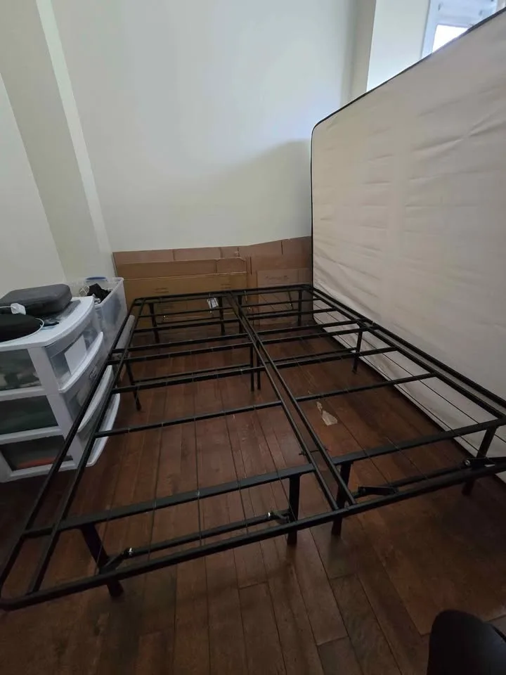 Zinus Queen bed frame image indicator(2)