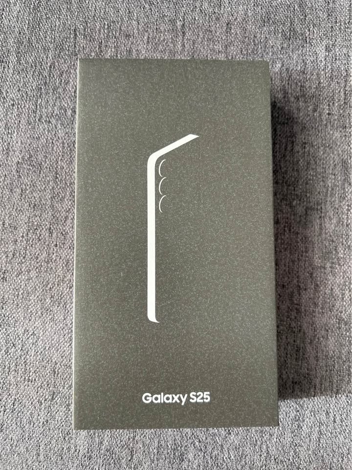 Samsung Galaxy S25 - 128GB - Blueblack (New and Sealed)