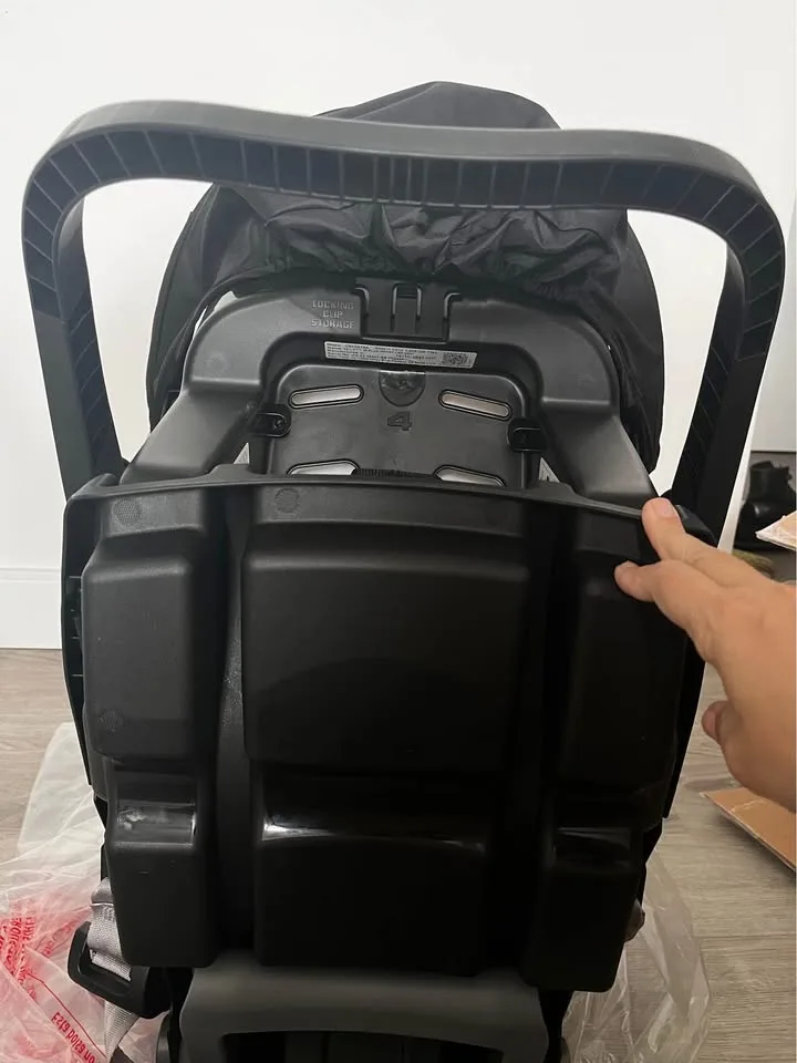 Baby Trend EZ-Lift 35 Infant Car Seat with Cover image indicator(7)