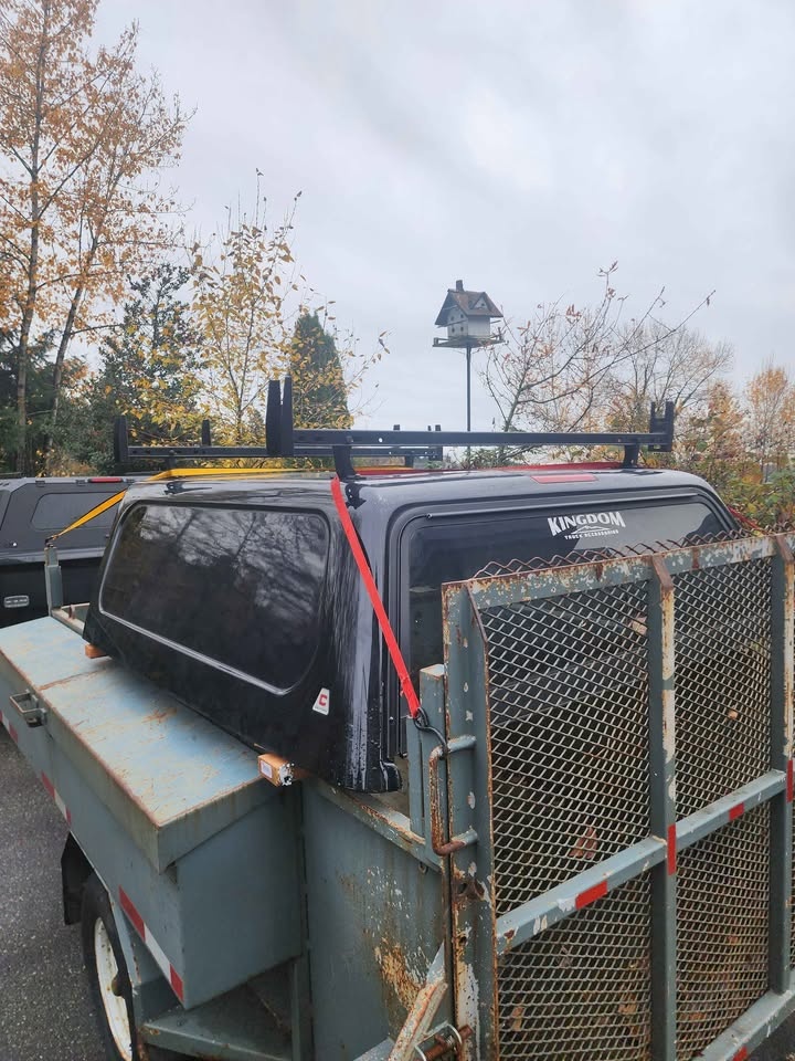 Truck fiberglass canopy with roof rack - photo 2