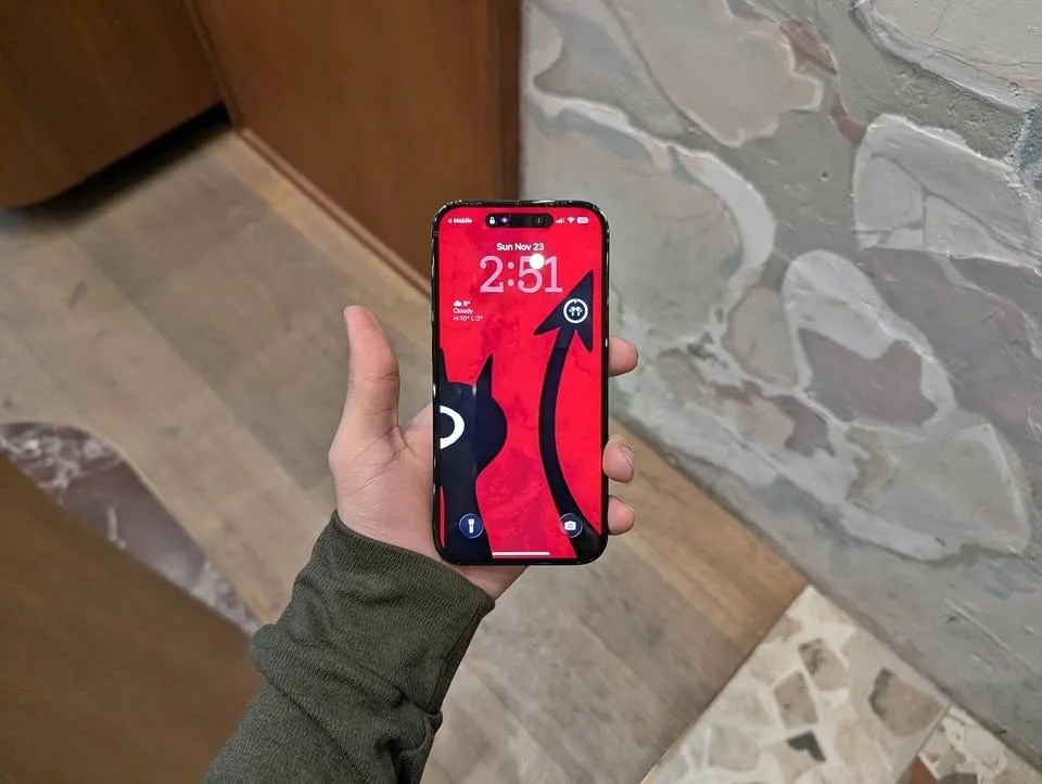 iPhone 14 Pro- 1TB + Airpods Pro 2nd Gen