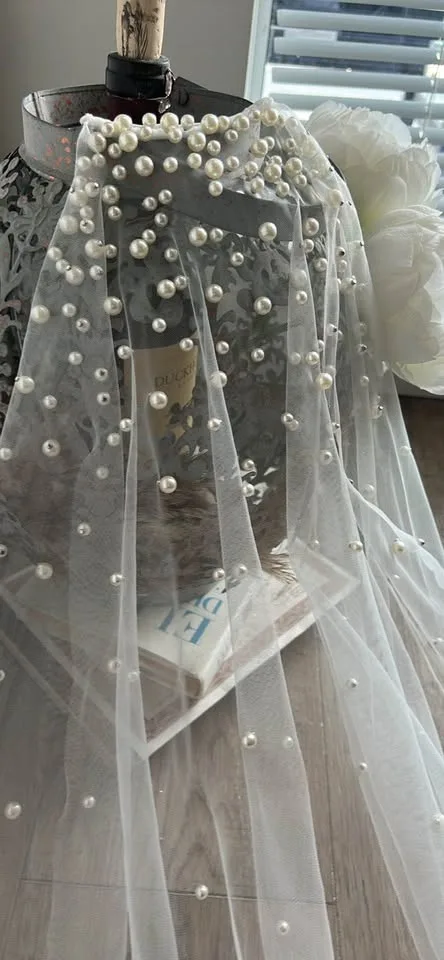 Cathedral soft white Pearl Veil image indicator(5)