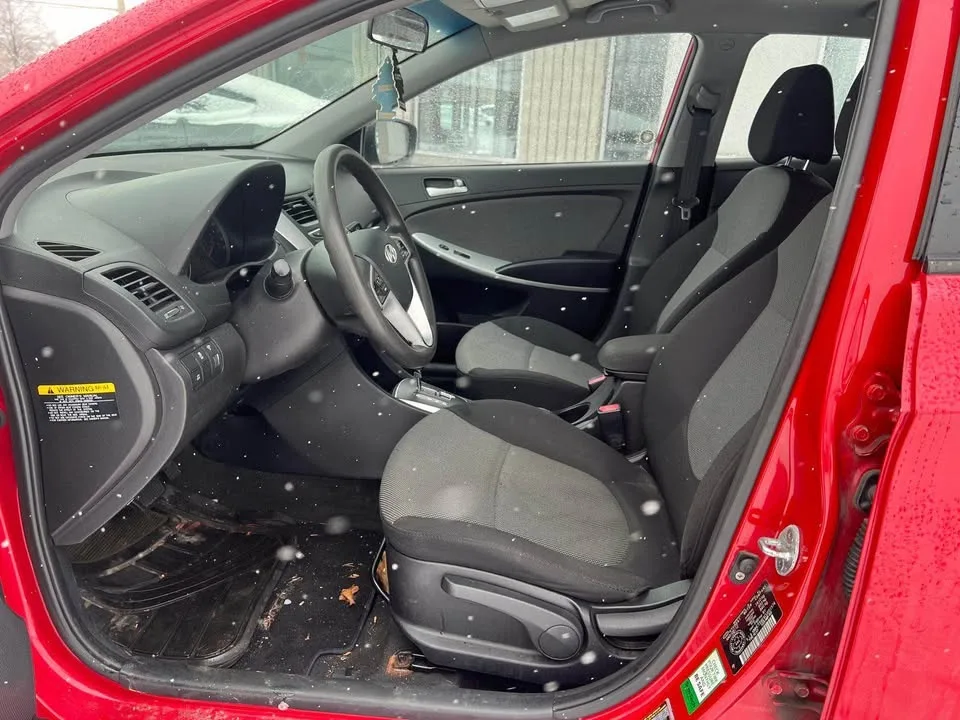 2012 Hyundai Accent image indicator(9)