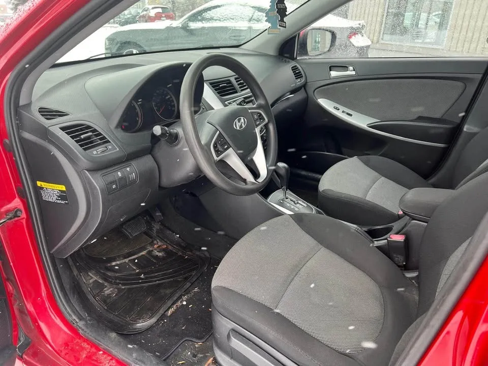 2012 Hyundai Accent image indicator(10)