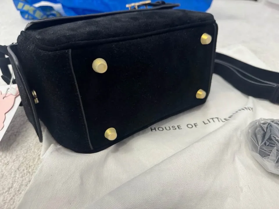 House of little bunny treasure black 22 image indicator(2)