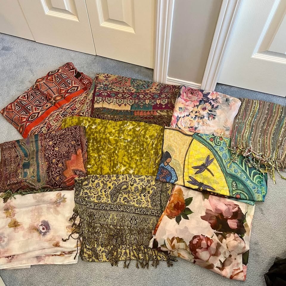 HUGE Collection of Scarves! - photo 4